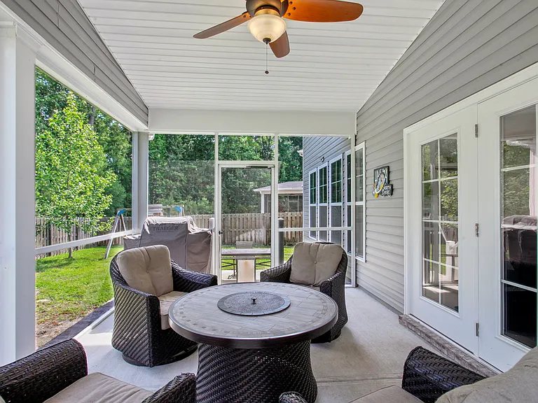 35 Whitaker Way N — Photo 17