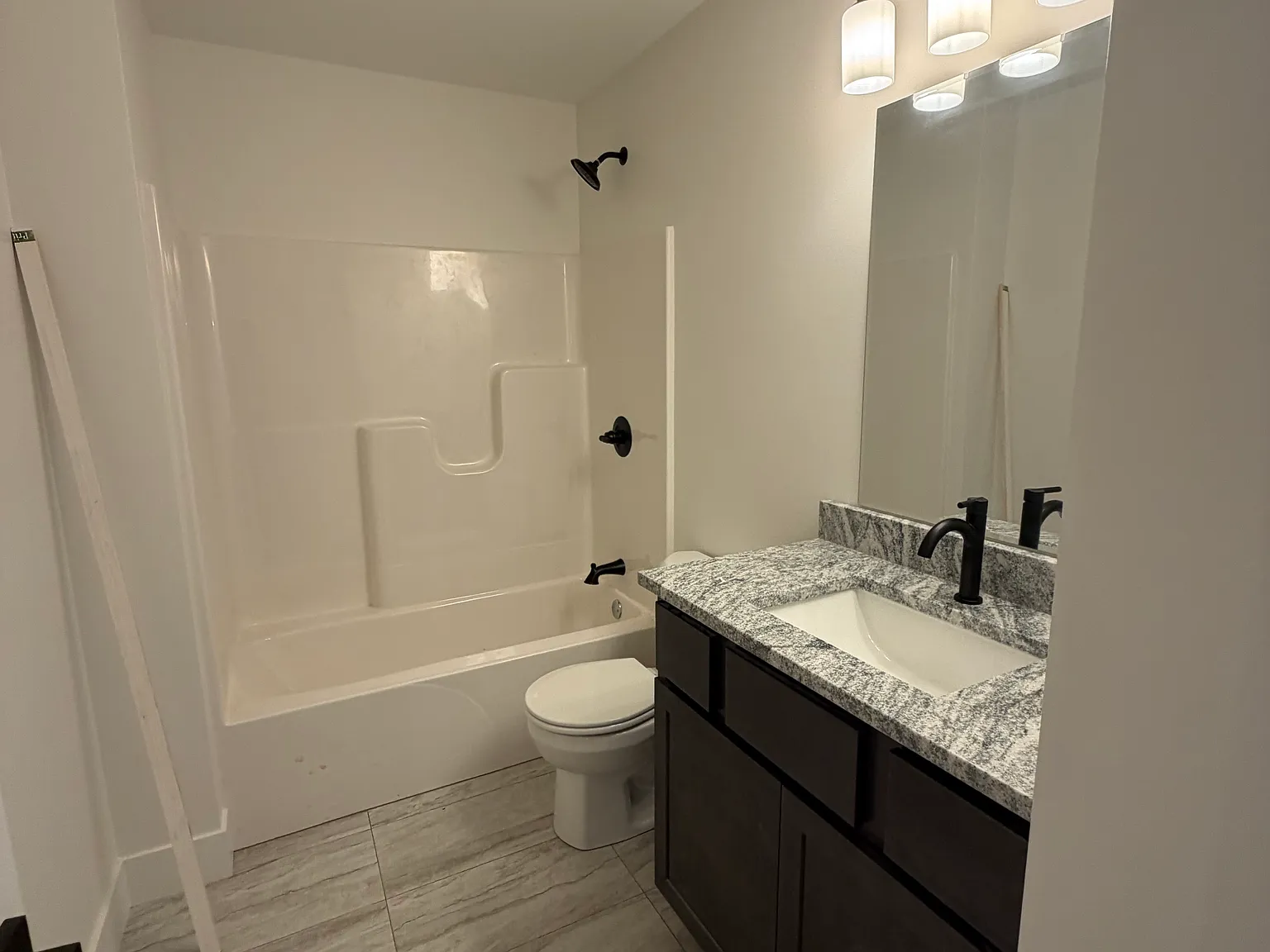 3 bed, 2.5 bath, 1550 sqft, $2,600 — Photo 4