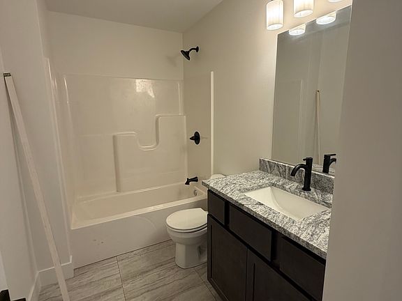 4th image of 300 Union Ave