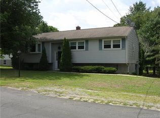 10 Islanda Ct, East Lyme, CT 06333