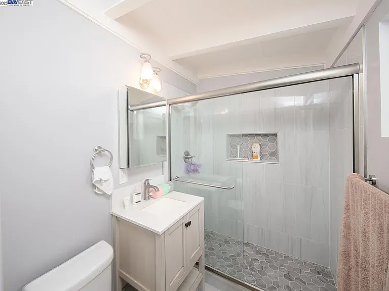 4771 Hazelwood Ave — Photo 6