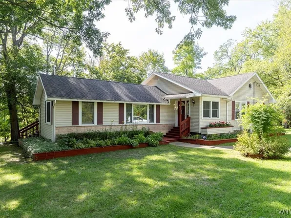 400 Stoneybrook Rd, East Aurora, NY 14052