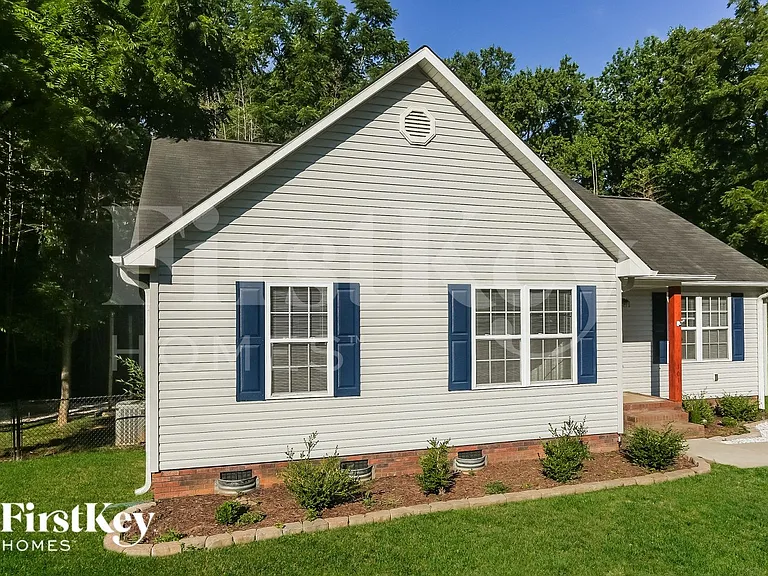 1018 Austin Ave — Photo 2