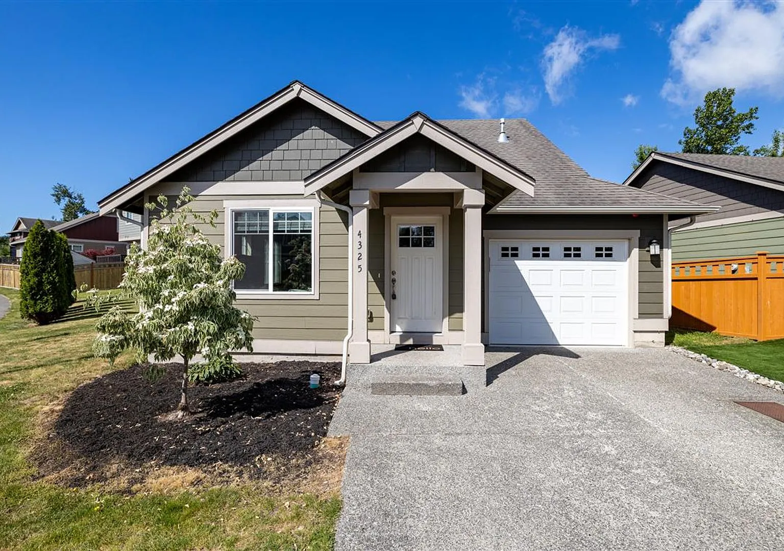 3 Bedroom, 1 Bathroom House — Photo 1