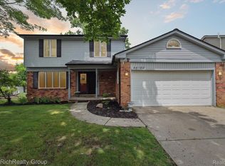 44180 Richmond Rd, Canton, MI 48187
