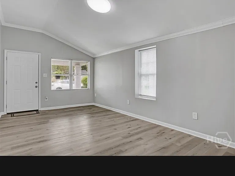 705 W 47th St — Photo 12
