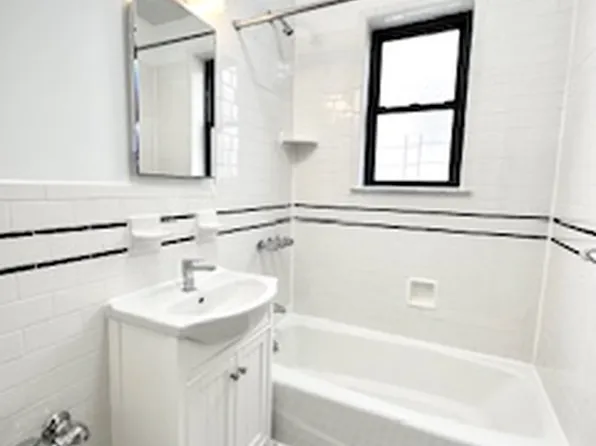 21-14 Crescent Street image 8 of 15