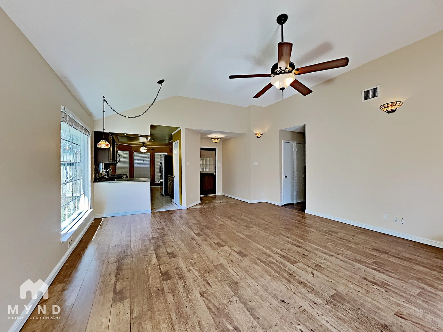 3 bed, 2.0 bath, 1476 sqft, $1,995 — Photo 3