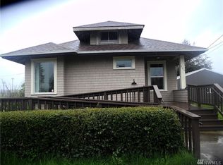 206 12th St, Raymond, WA 98577