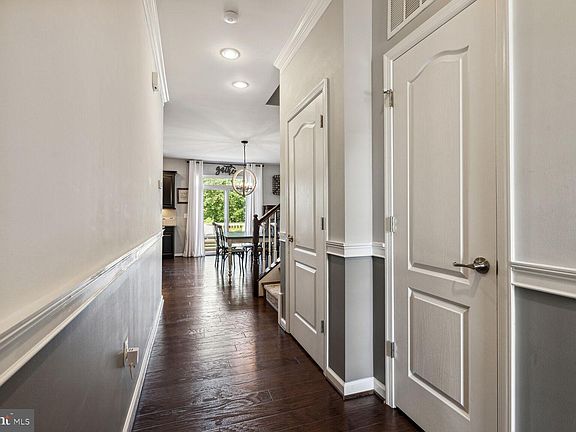 3rd image of 537 Apricot St