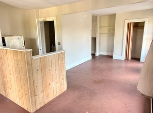 138 2nd St #5, Hallowell, ME 04347