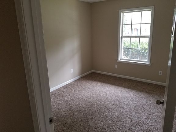5th image of 304 Christopher Ct
