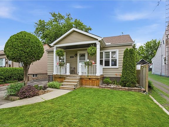 4th image of 272 Adeline Ave