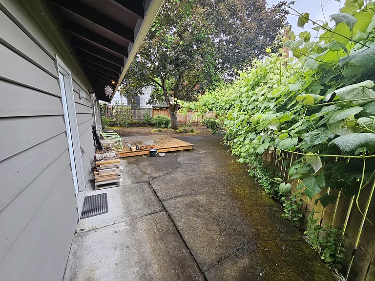 690 SW 130th Ave — Photo 42
