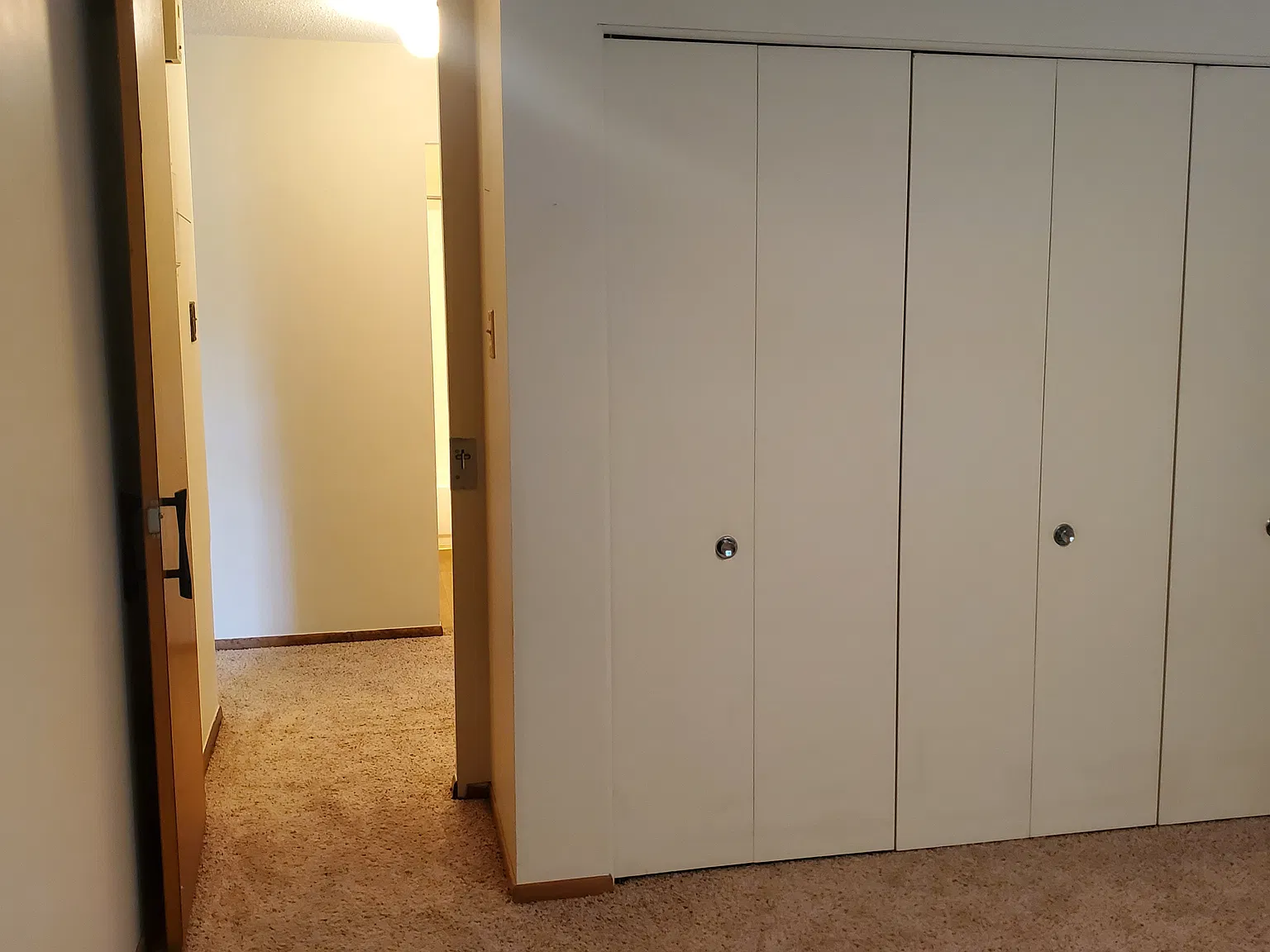 2 bed, 945 sqft, $1,400 — Photo 2