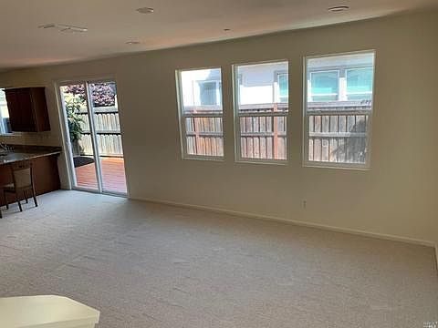 4th image of 424 Comstock Way