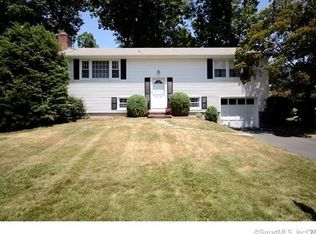 4 Donohue Dr, Norwalk, CT 06851