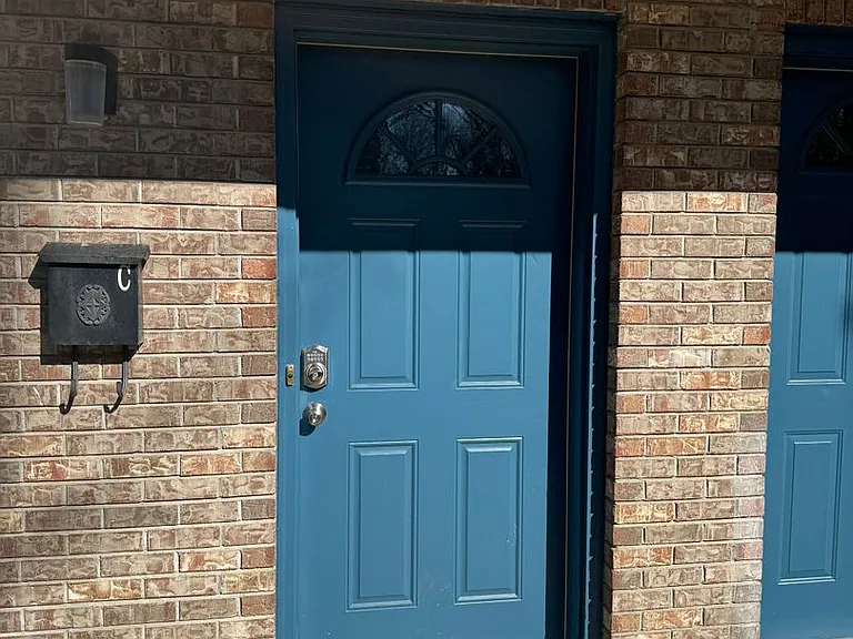 410 N College Ave — Photo 2