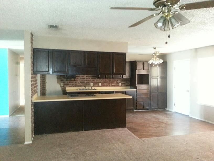 1st image of 2704 Park Dr