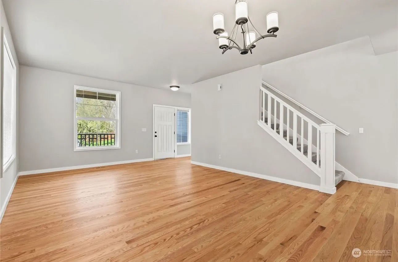 5 bed, 2980 sqft, $4,300 — Photo 3