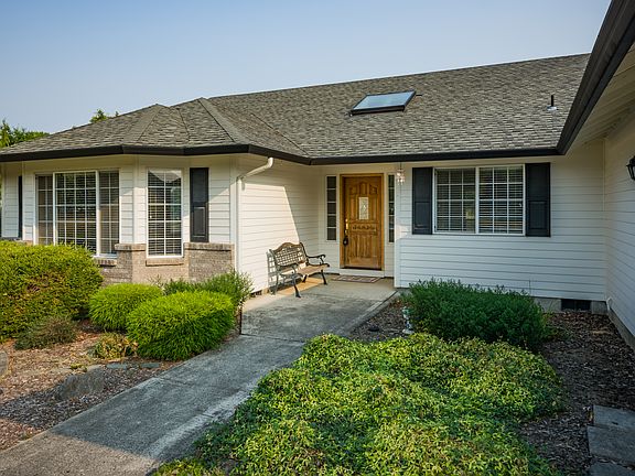 3rd image of 10010 NE 188th St