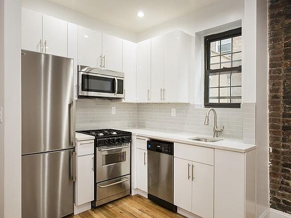 4th image of 255 W 22nd St APT 3C