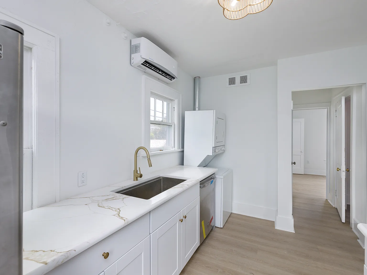 2 bed, 700 sqft, $2,525 — Photo 2