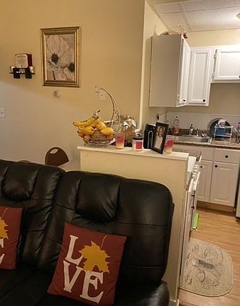3rd image of 61 Vine St #31
