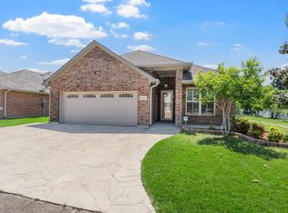 106 Sunglow Loop, Red Oak, TX 75154