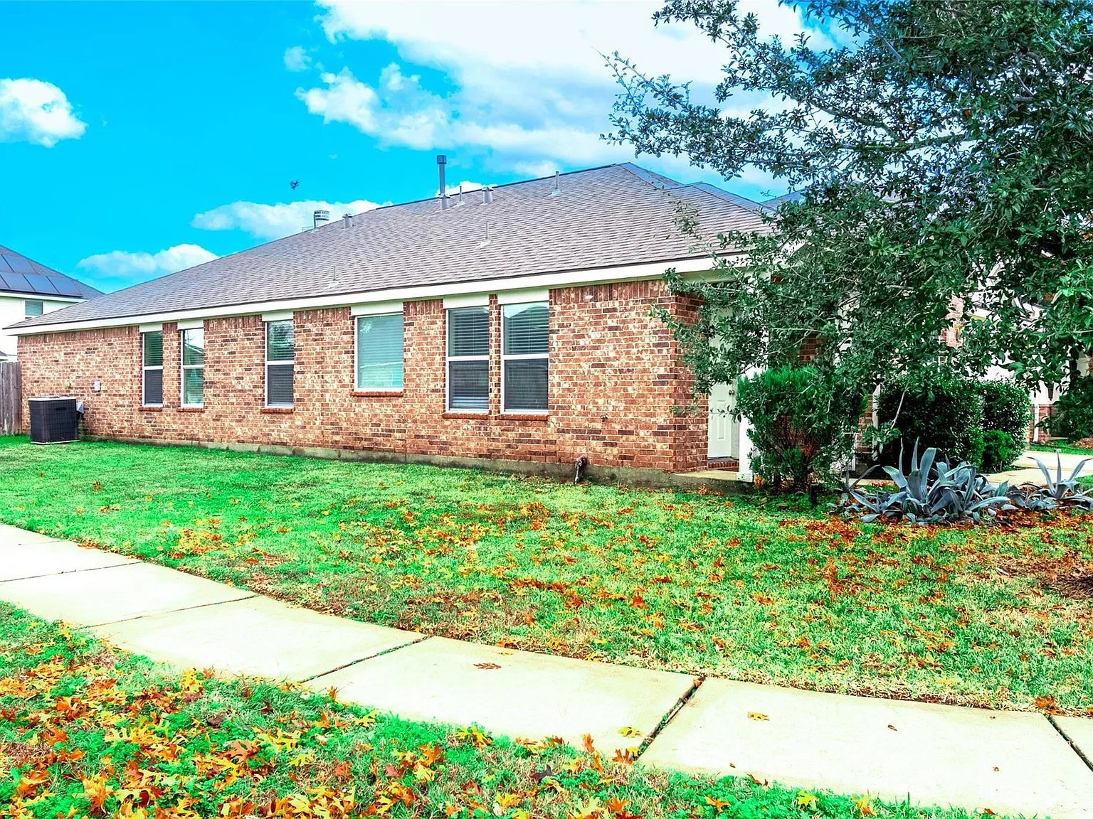 4 bed, 2.0 bath, 2125 sqft, $2,175 — Photo 4