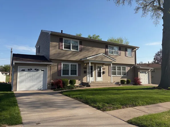 4731 18th Avenue Ct, Moline, IL 61265