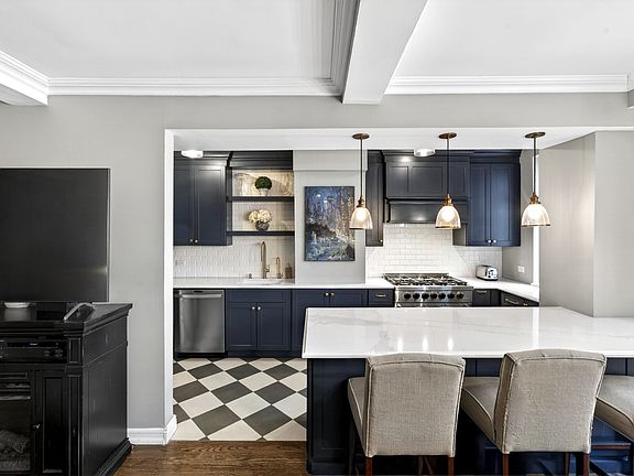 3rd image of 353 W 56th St APT 4M