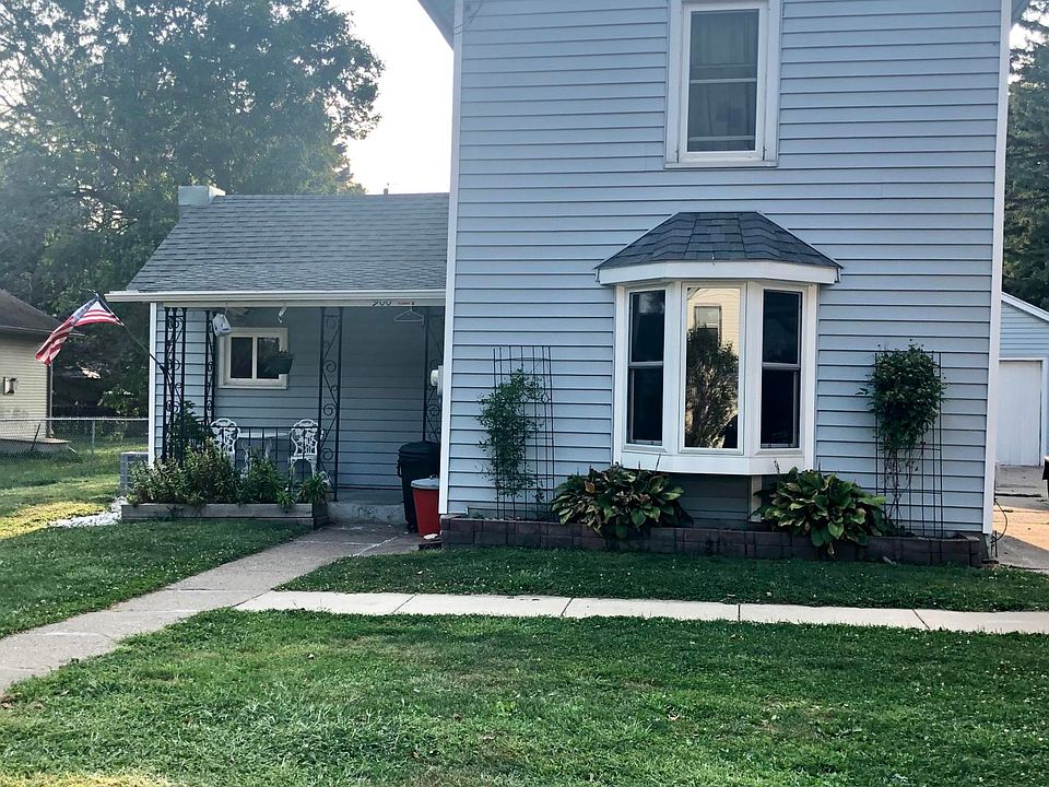2nd image of 900 Kent St