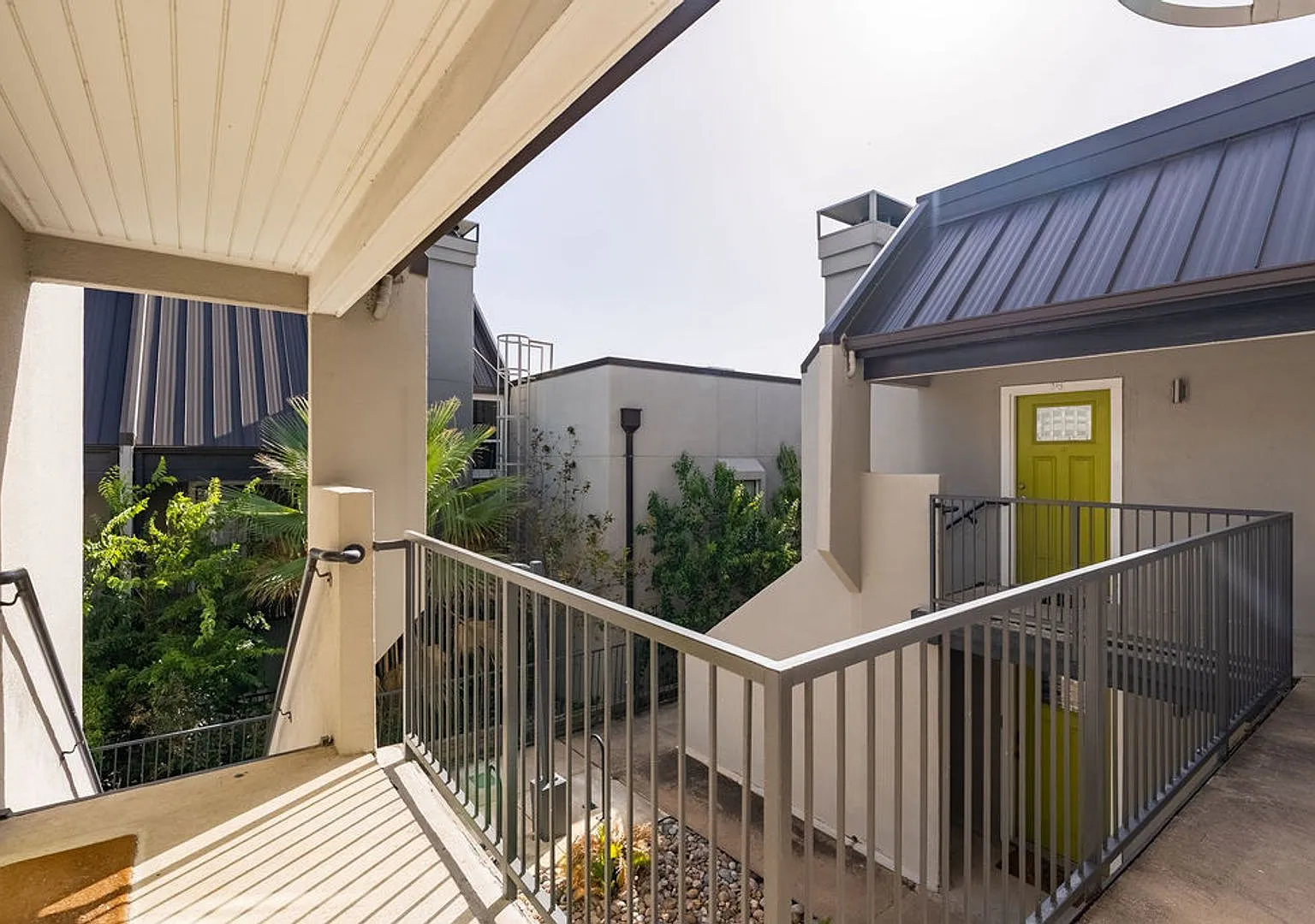 Beautiful 2 bedroom, 2 bathroom home in North/Central Austin — Photo 3