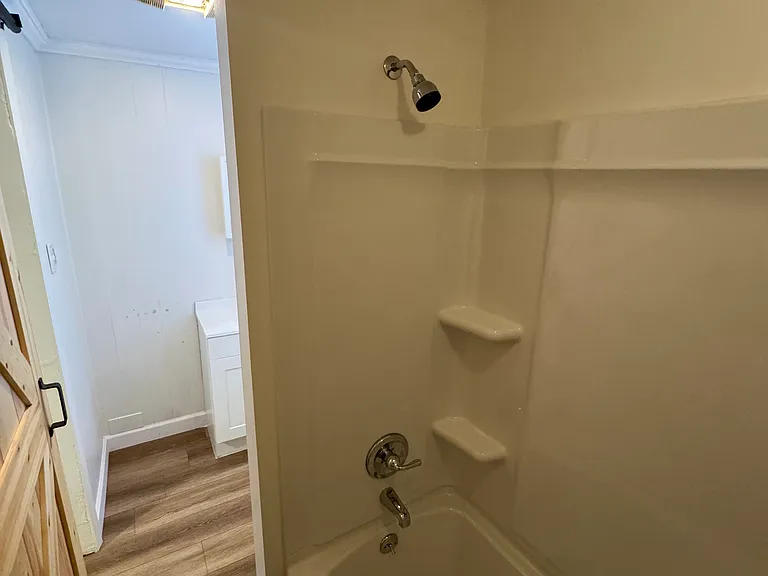 565 Webster Ave — Photo 8