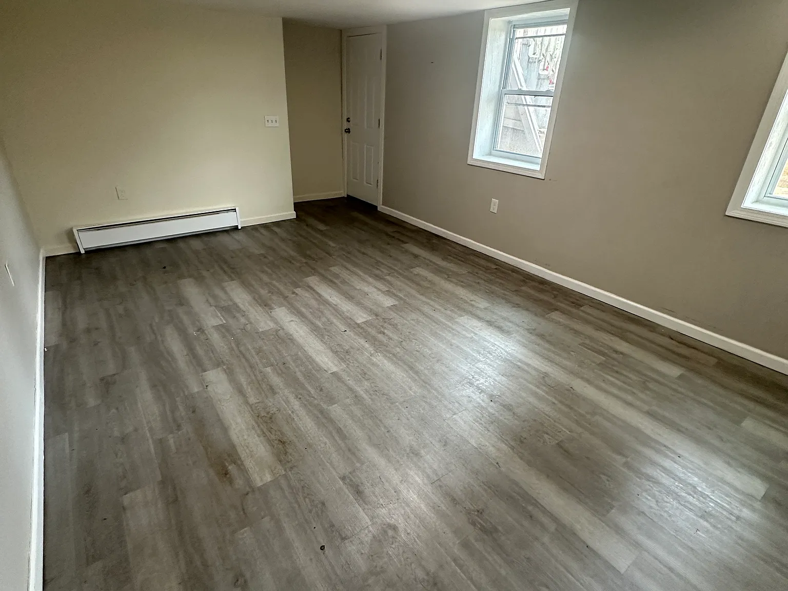 3 bed, 1100 sqft, $1,849 — Photo 2