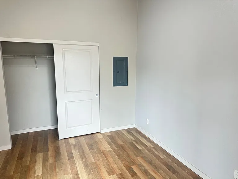 1607 NW Davis St — Photo 45
