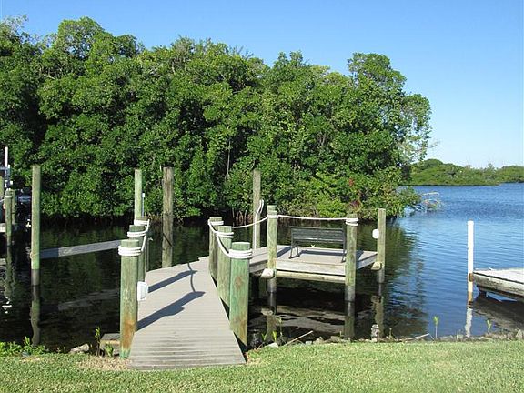 2nd image of 336 Shoreland Dr