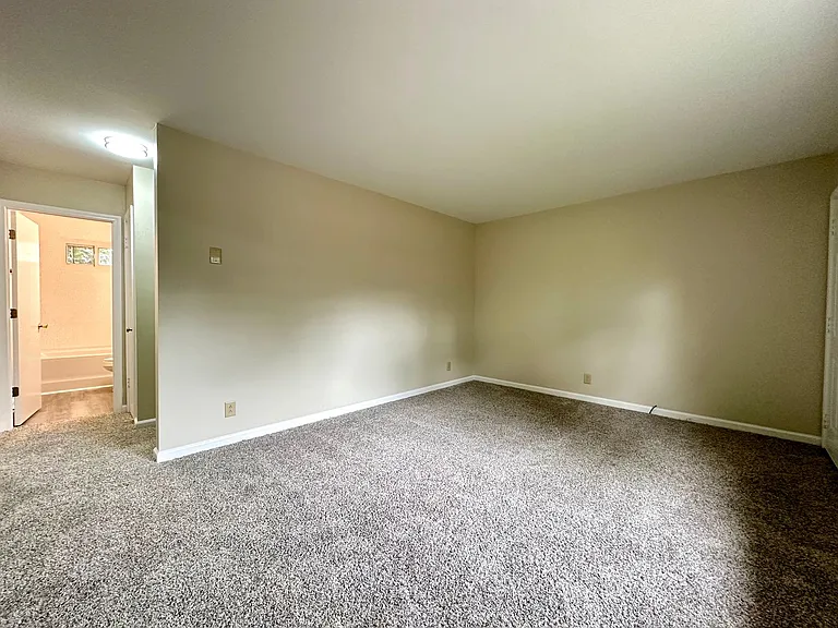 1906 Batts Ln — Photo 5