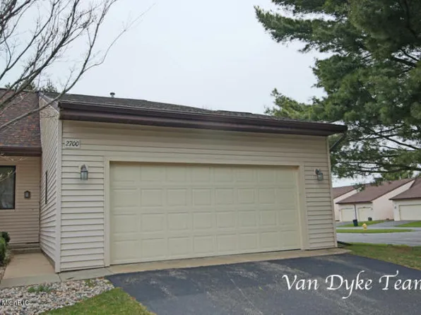 2700 Stonegate Dr SW, Wyoming, MI 49519