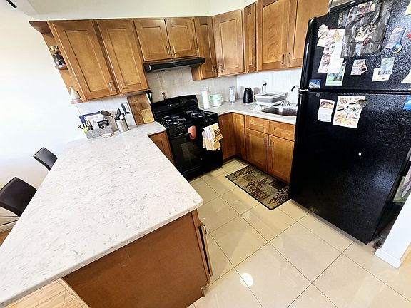 3rd image of 429 43rd St #4