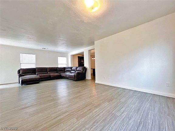 4th image of 5386 Walcott Dr