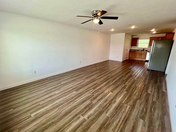 3rd image of 50 Hilltop Ln