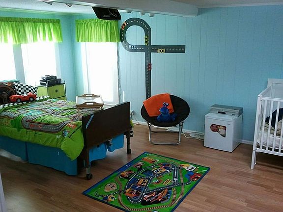 Large Bedroom : Brand new windows throughout the home!!