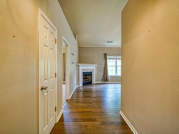 4th image of 511 S Sweetwater Hills Dr