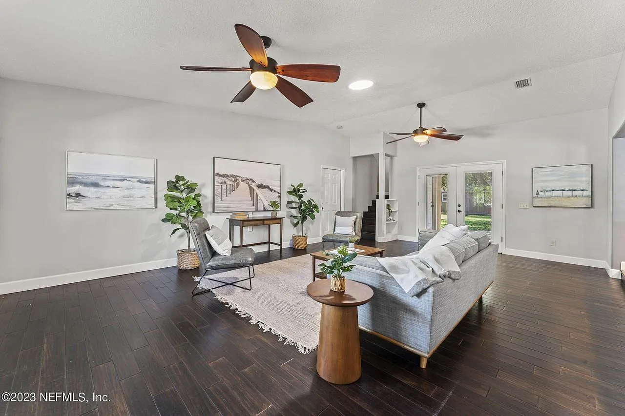 3 bed, 2318 sqft, $4,850 — Photo 4