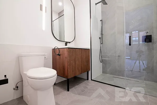 Rented by EXR | media 6