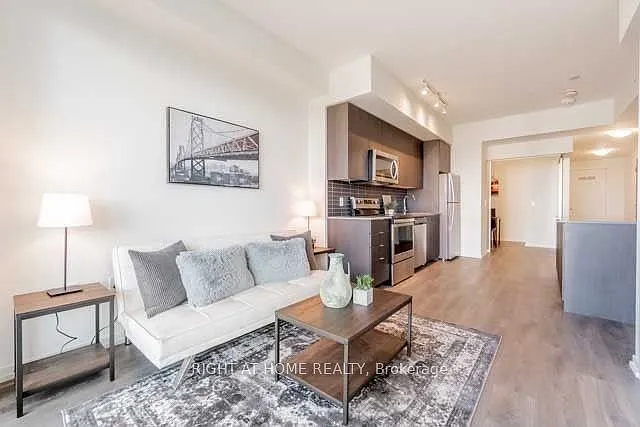 Building Photo - 3237 Bayview Ave #308