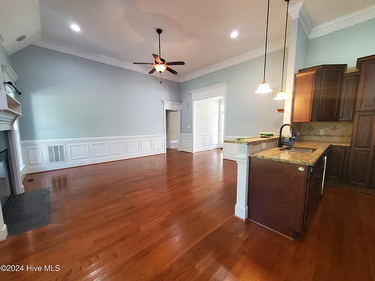 3008 Taberna Dr — Photo 6