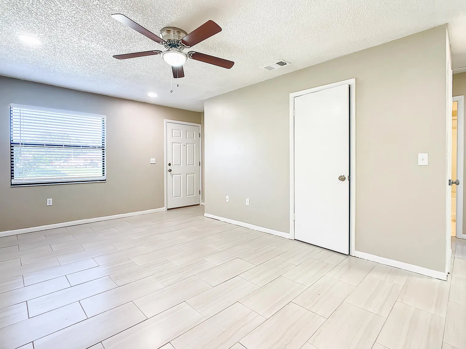 2 bed, 832 sqft, $1,375 — Photo 3